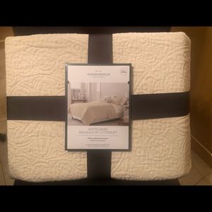 Threshold Matelasse Medalion Coverlet in Natural